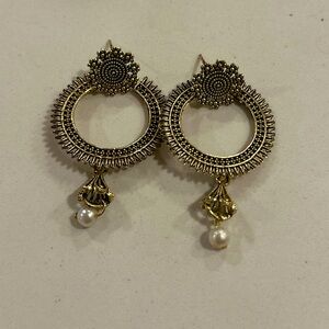 NWOT Elegant Gold-Toned Earrings with Pearl Drop